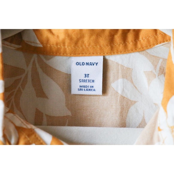 ❌SOLD❌2 for $20 Old Navy Hawaiian Shirts - Picture 12 of 13